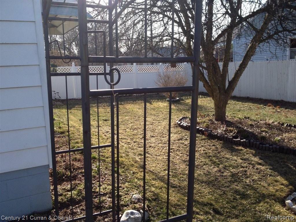 14595 Burt Road Detroit, MI 48223 - Photo 9 of 25 LARGE GREENSPACE