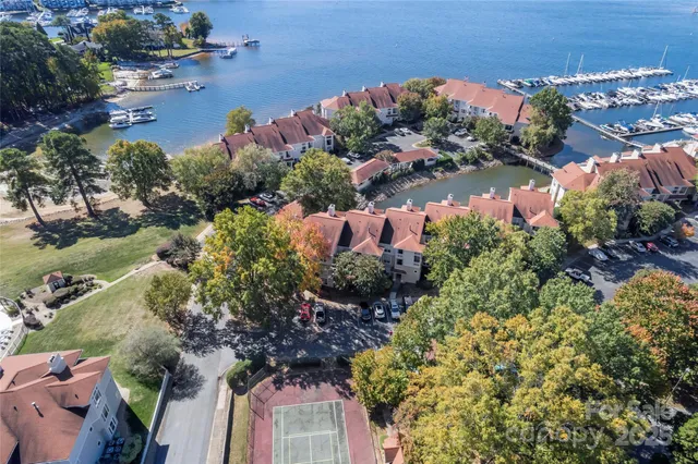 $420,000 | 18009 Kings Point Drive, Unit M, Cornelius, NC 28031
