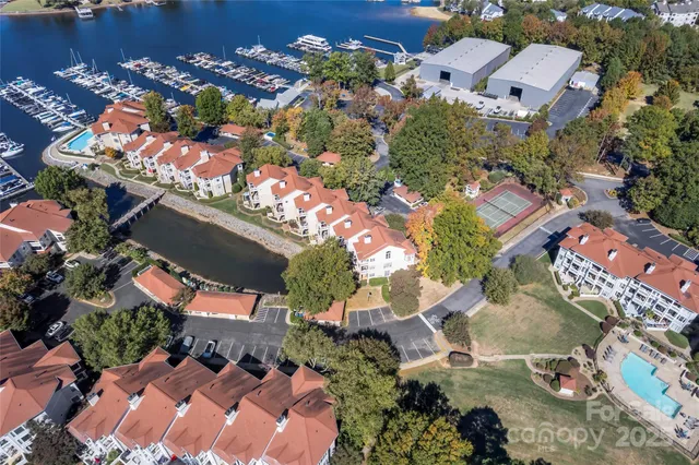 $420,000 | 18009 Kings Point Drive, Unit M, Cornelius, NC 28031