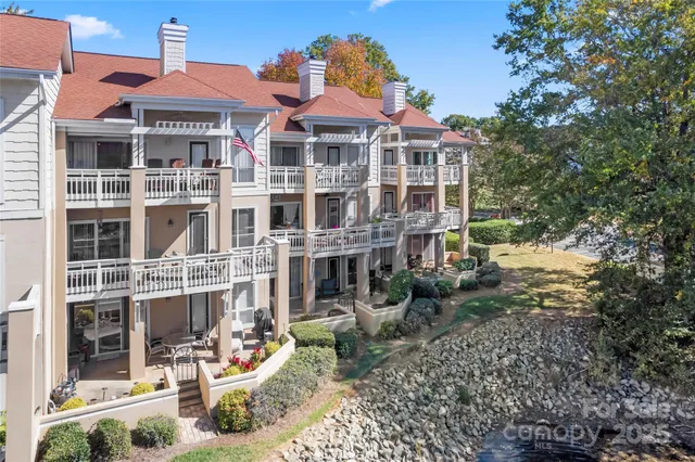 $420,000 | 18009 Kings Point Drive, Unit M, Cornelius, NC 28031