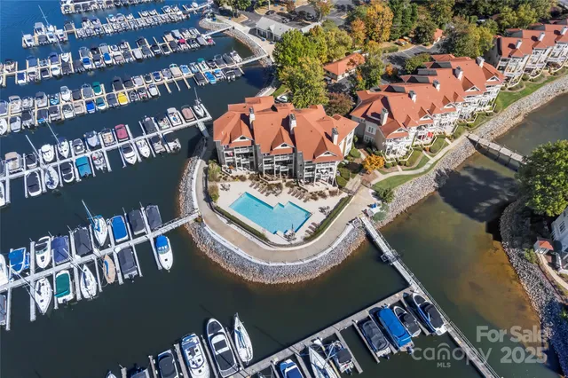 $420,000 | 18009 Kings Point Drive, Unit M, Cornelius, NC 28031