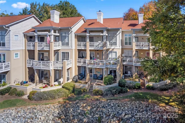 $420,000 | 18009 Kings Point Drive, Unit M, Cornelius, NC 28031