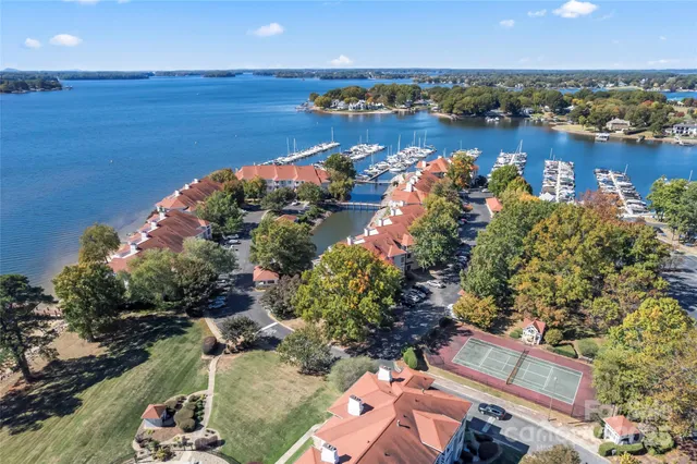 $420,000 | 18009 Kings Point Drive, Unit M, Cornelius, NC 28031