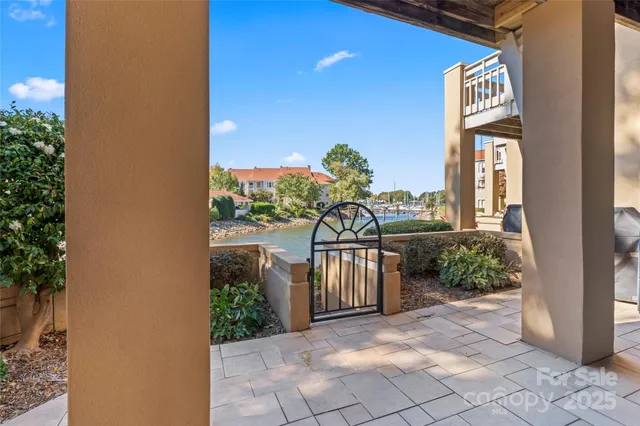 $420,000 | 18009 Kings Point Drive, Unit M, Cornelius, NC 28031