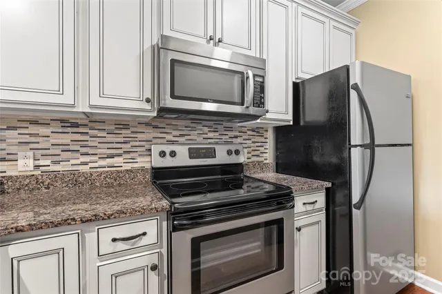 $420,000 | 18009 Kings Point Drive, Unit M, Cornelius, NC 28031