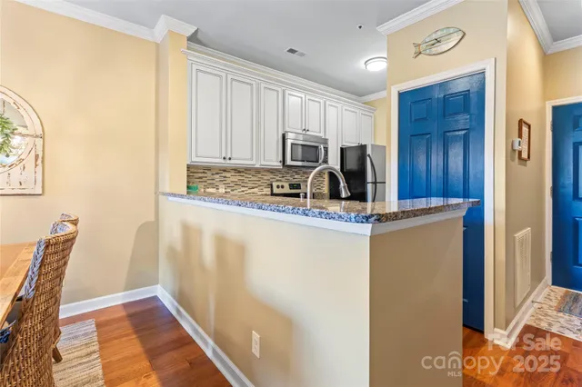 $420,000 | 18009 Kings Point Drive, Unit M, Cornelius, NC 28031