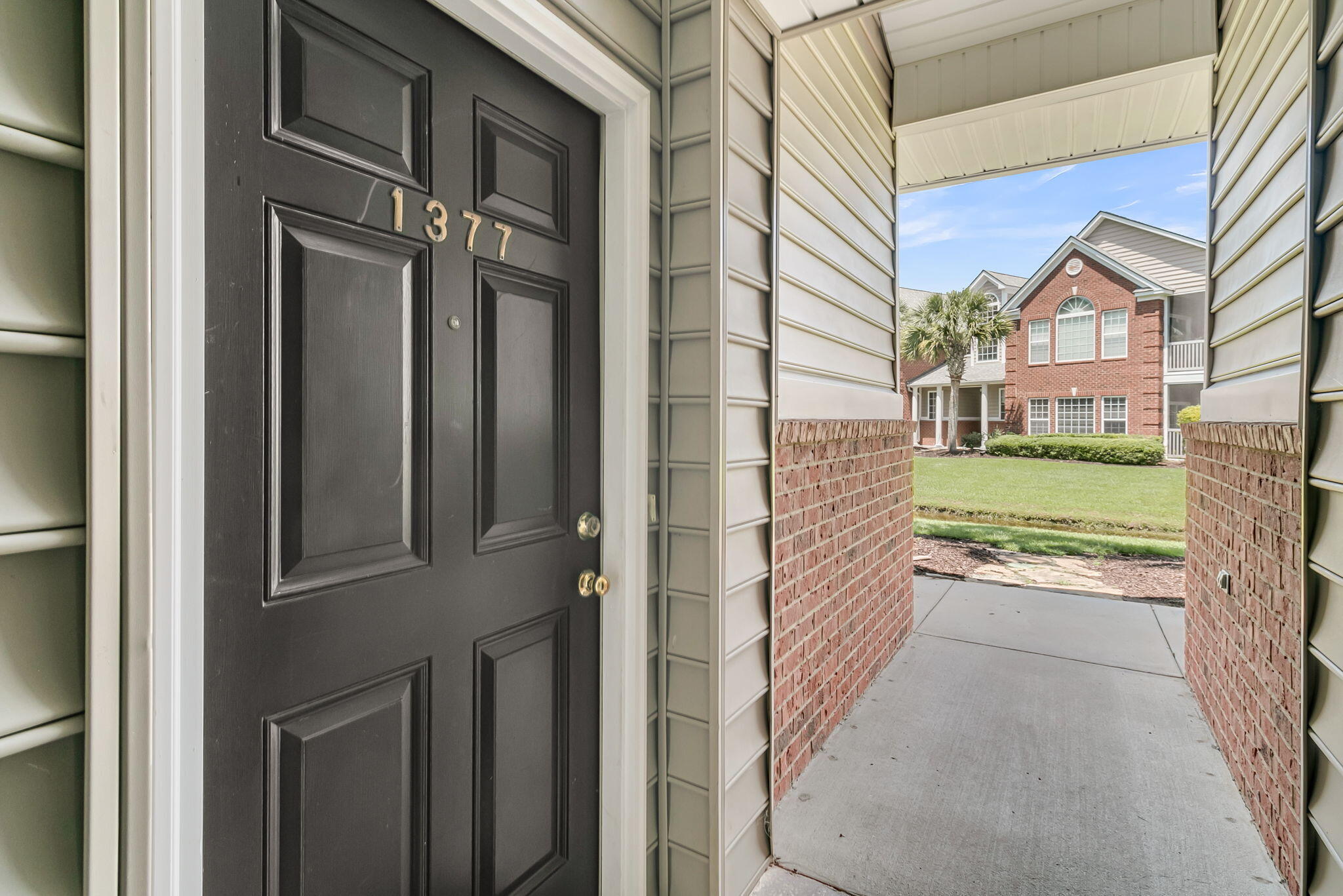 1377 Hopton Circle Mount Pleasant, SC 29466 - Photo 20 of 33 Front door