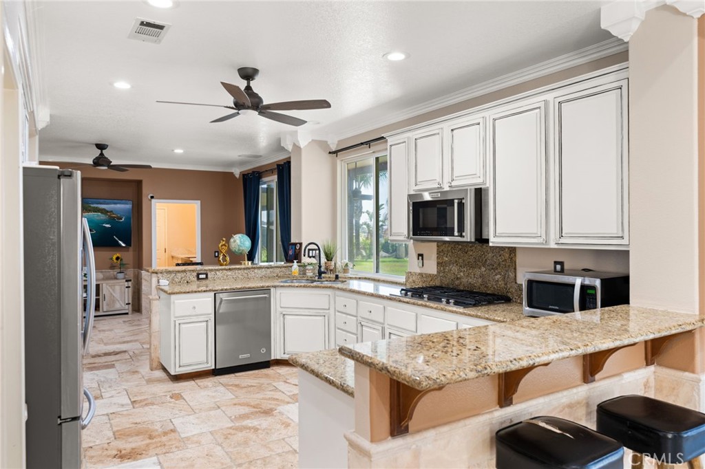 18936 Summer Leaf Lane Riverside, CA 92504 - Photo 13 of 72