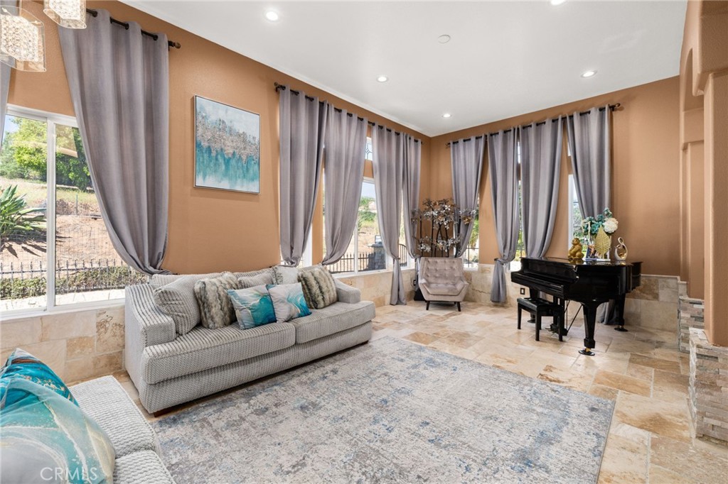 18936 Summer Leaf Lane Riverside, CA 92504 - Photo 6 of 72