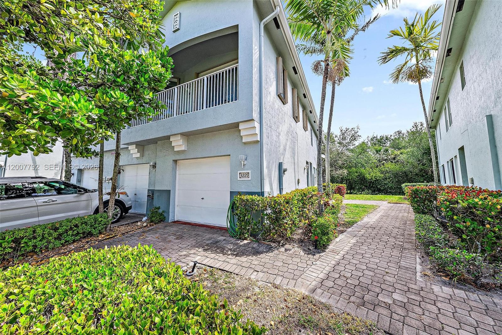 3229 Laurel Ridge Circle, Unit 3229 Riviera Beach, FL 33404 - Photo 4 of 24 a backyard of a house with lots of green space