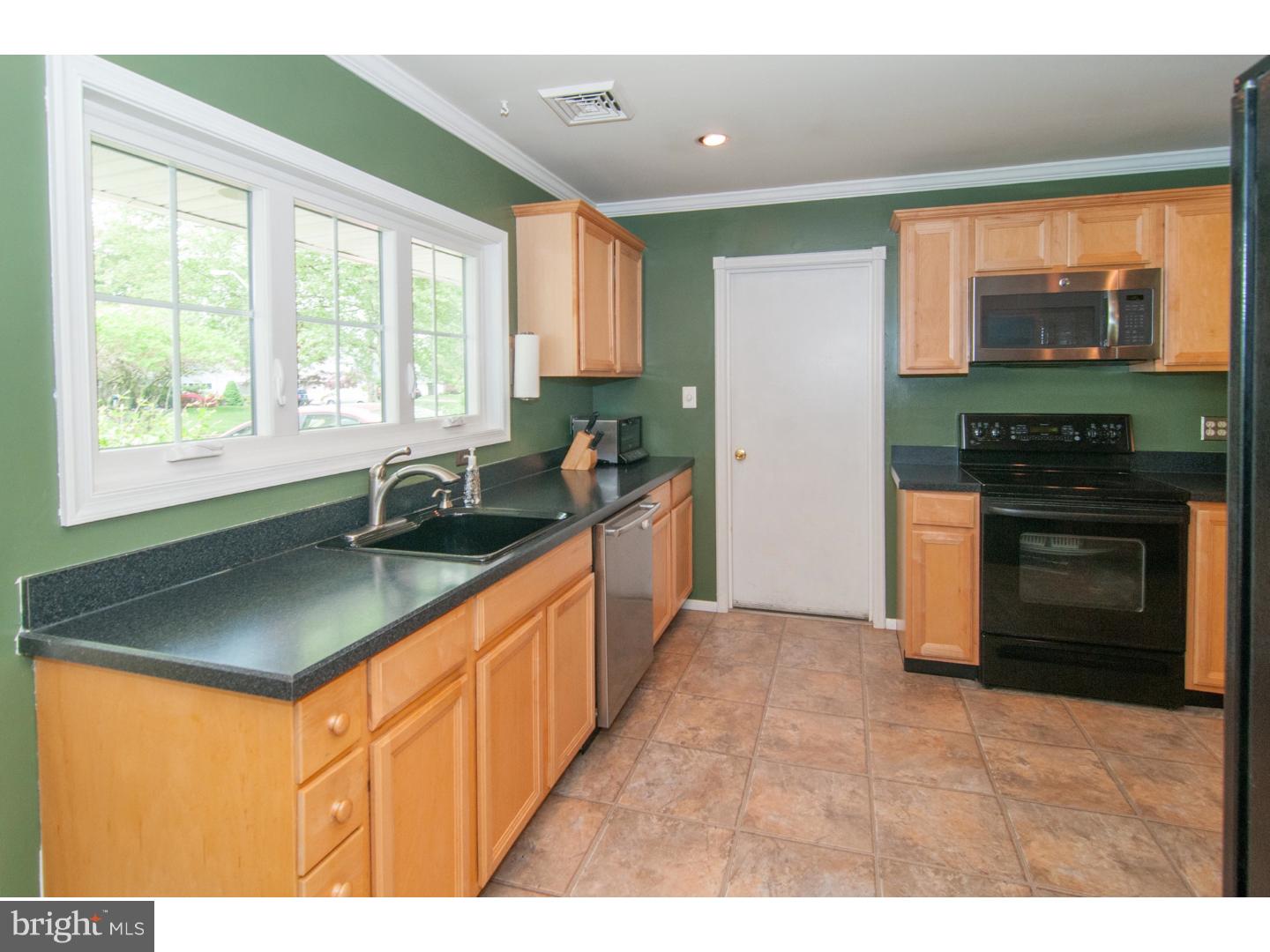 45 Spicebush Road Levittown, PA 19056 - Photo 11 of 25 Kitchen