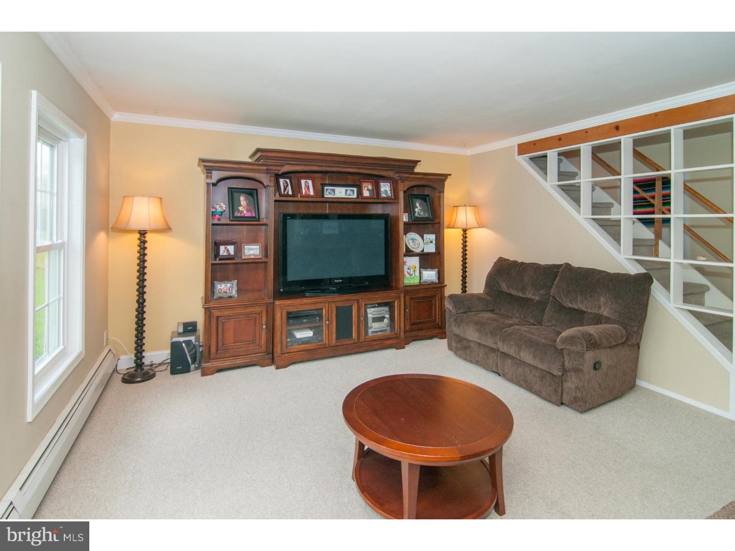 45 Spicebush Road Levittown, PA 19056 - Photo 5 of 25 Living Room