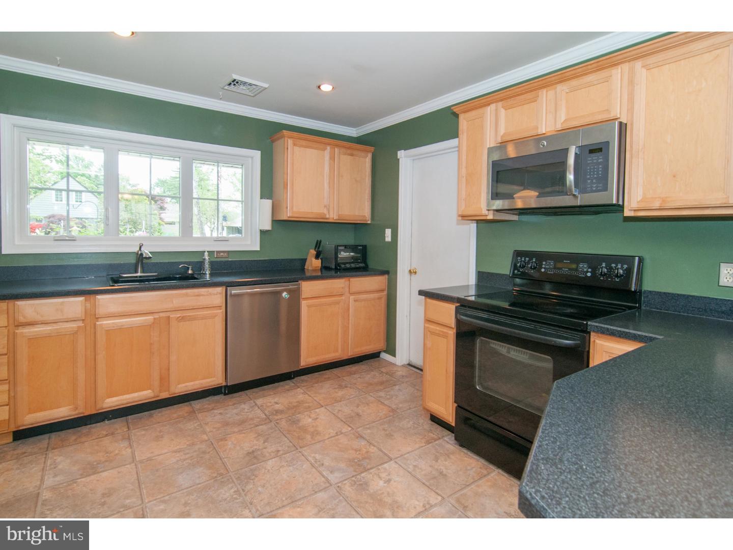 45 Spicebush Road Levittown, PA 19056 - Photo 10 of 25 Kitchen