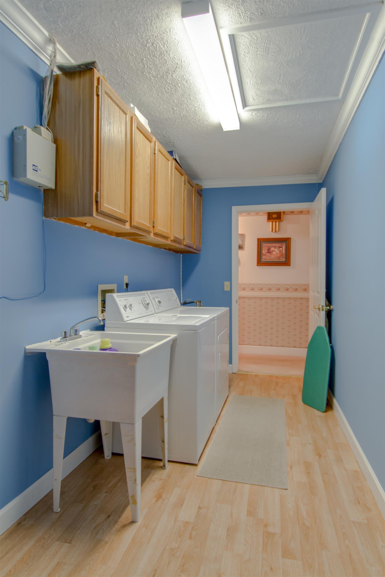 2284 Murray-Kittrell Road Readyville, TN 37149 - Photo 21 of 30 Laundry room with sink and new flooring