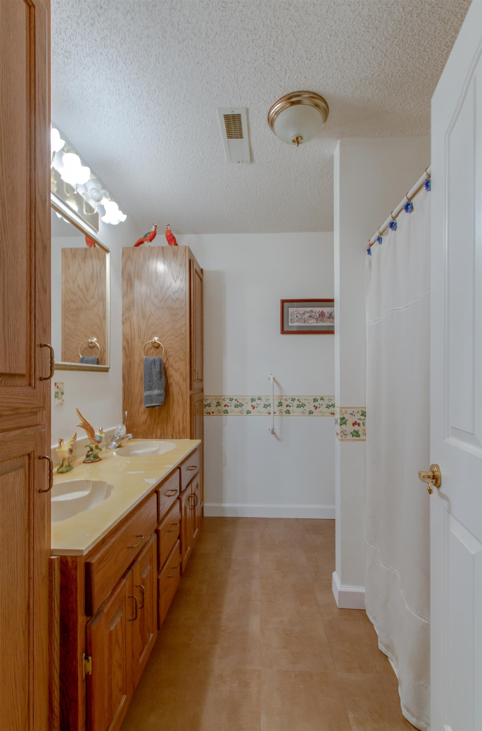 2284 Murray-Kittrell Road Readyville, TN 37149 - Photo 23 of 30 Full hall bath with ample storage