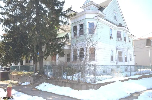 $1,900 | 572 East 25th Street, Unit 1, Paterson, NJ 07514