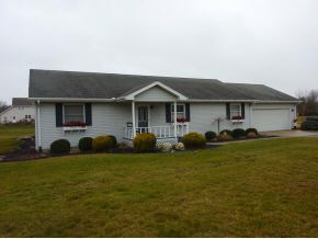 1320 Lakeview Bend Rochester, IN 46975 - Photo 1 of 3