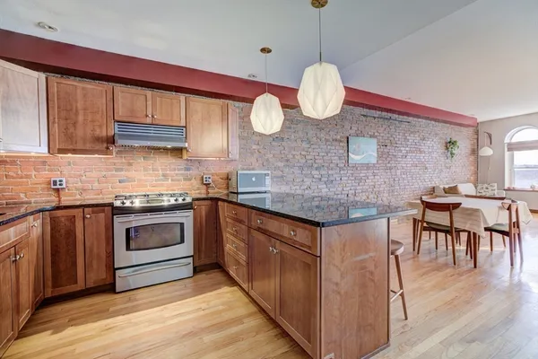 $465,000 | 231 Main Street, Unit 3R, Northampton, MA 01060