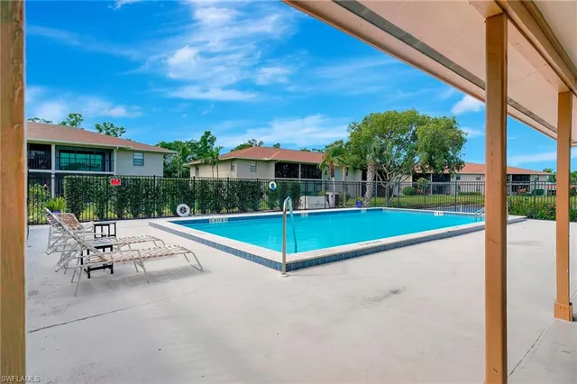 $199,995 | 151 Cypress Way East, Unit D3, Naples, FL 34110
