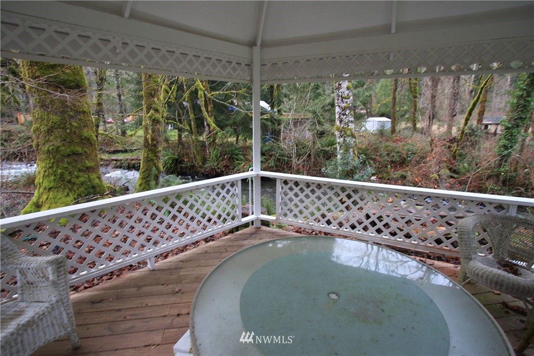 46044 Southeast Edgewick Road North Bend, WA 98045 - Photo 4 of 23