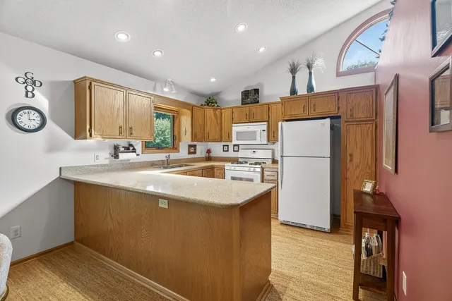 $400,000 | 1311 Fallbrook Lane, Woodbury, MN 55125