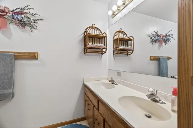 $400,000 | 1311 Fallbrook Lane, Woodbury, MN 55125