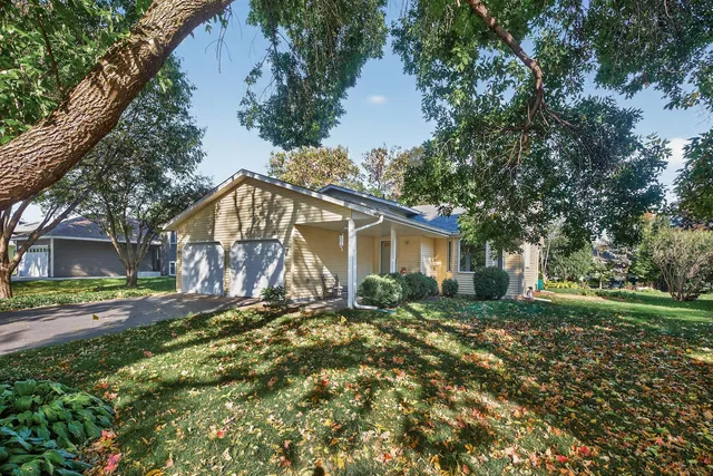 $400,000 | 1311 Fallbrook Lane, Woodbury, MN 55125