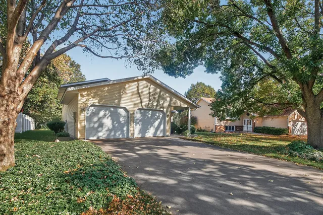 $400,000 | 1311 Fallbrook Lane, Woodbury, MN 55125