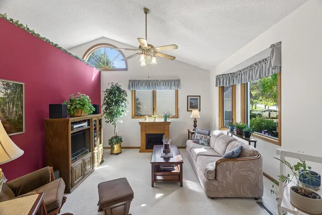 $400,000 | 1311 Fallbrook Lane, Woodbury, MN 55125