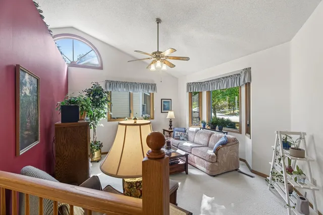 $400,000 | 1311 Fallbrook Lane, Woodbury, MN 55125