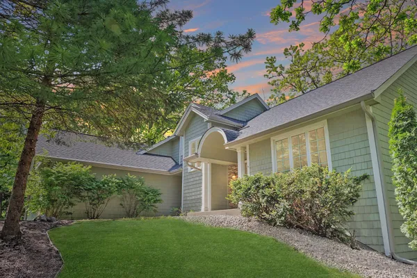 $625,000 | 12827 Dover Court, Apple Valley, MN 55124