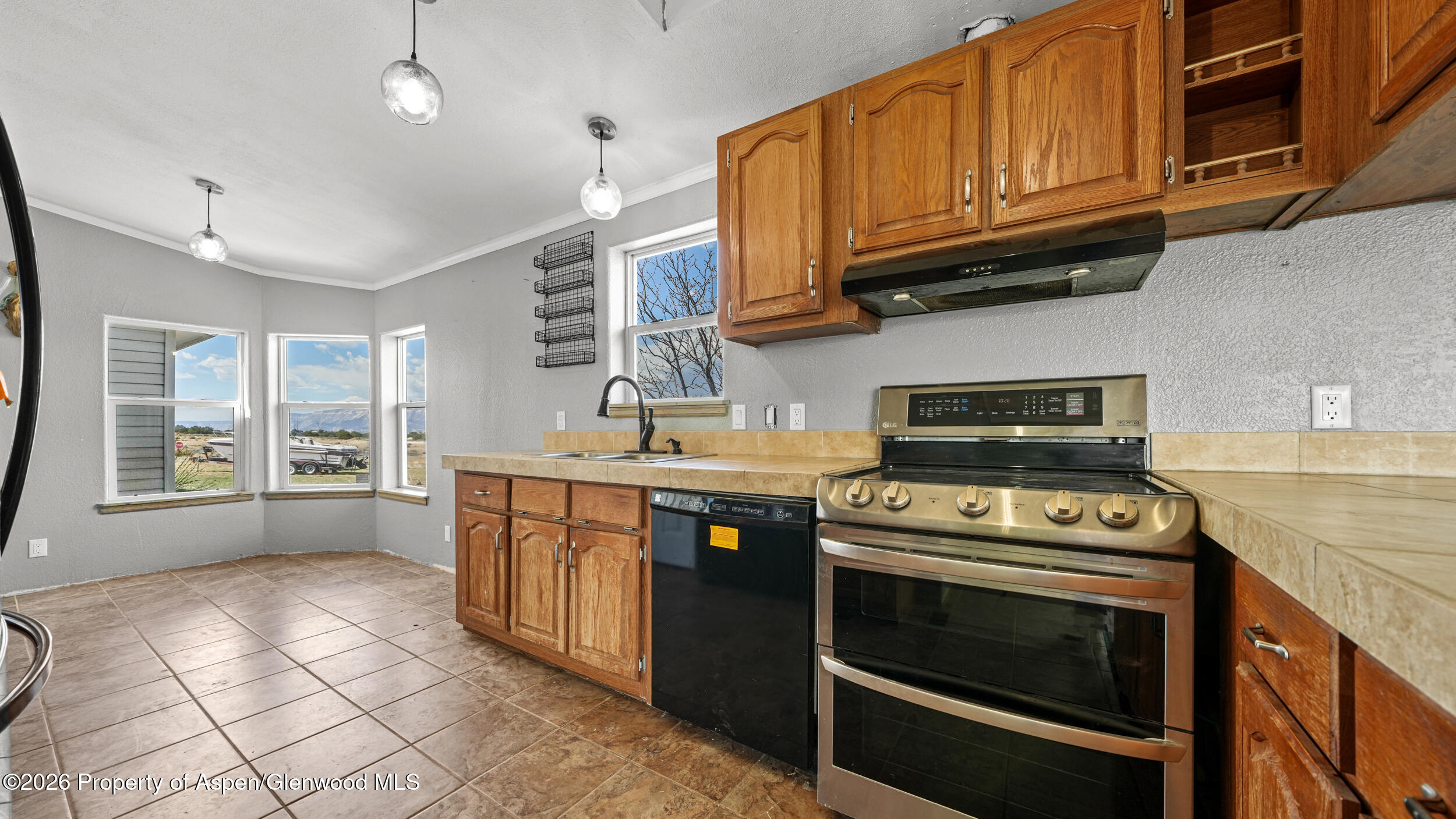 1300 Quick Silver Way Rifle, CO 81650 - Photo 5 of 35 Kitchen