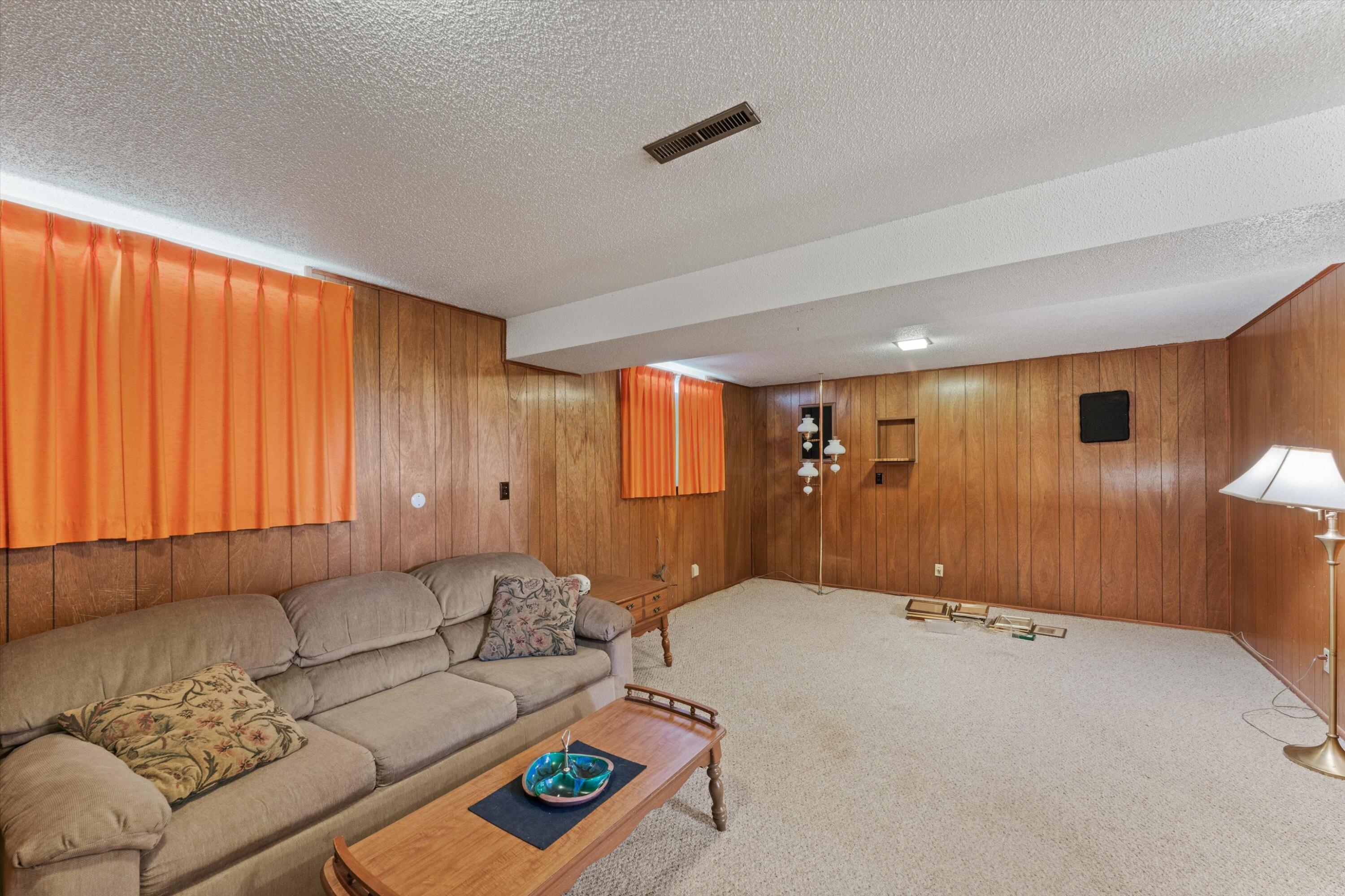 2599 Denmark Road Columbus, OH 43232 - Photo 17 of 42 Family Room