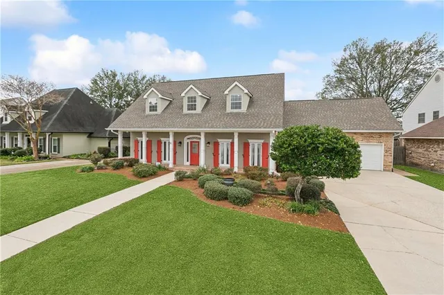 $565,000 | 6 Briarfield Drive, Marrero, LA 70072