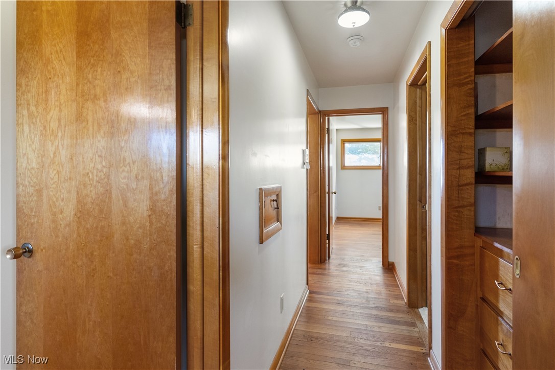 948 Carson Salt Springs Road Warren, OH 44481 - Photo 14 of 31 Corridor with hardwood / wood-style flooring