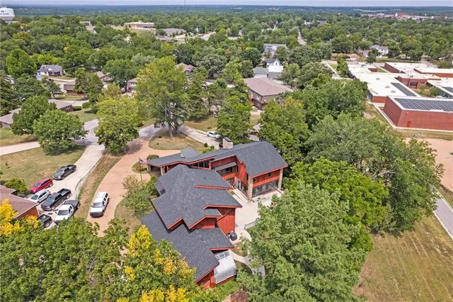 $499,000 | 402 Lees Cir Drive, Fort Scott, KS 66701