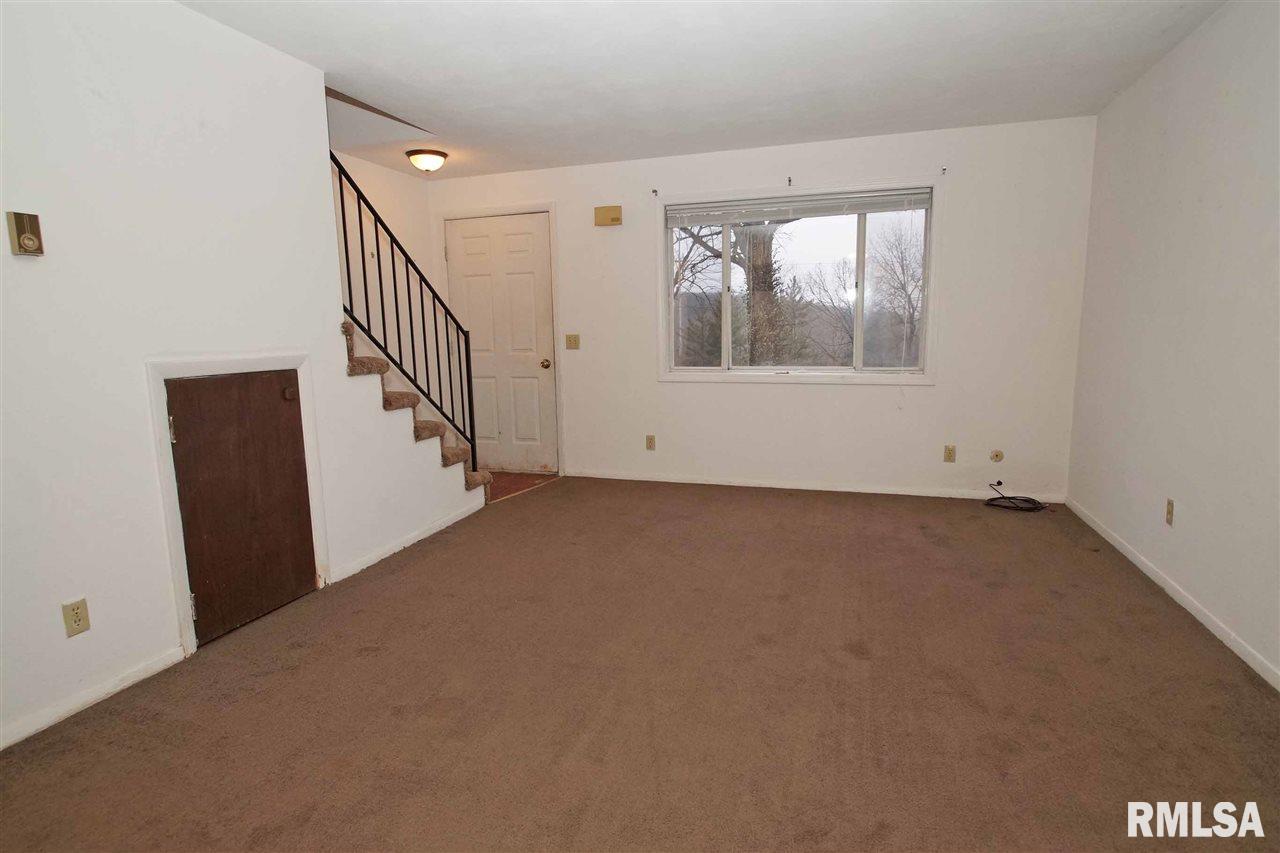 823 Kim Moor Road Peoria, IL 61607 - Photo 4 of 10 Gallery Image 4