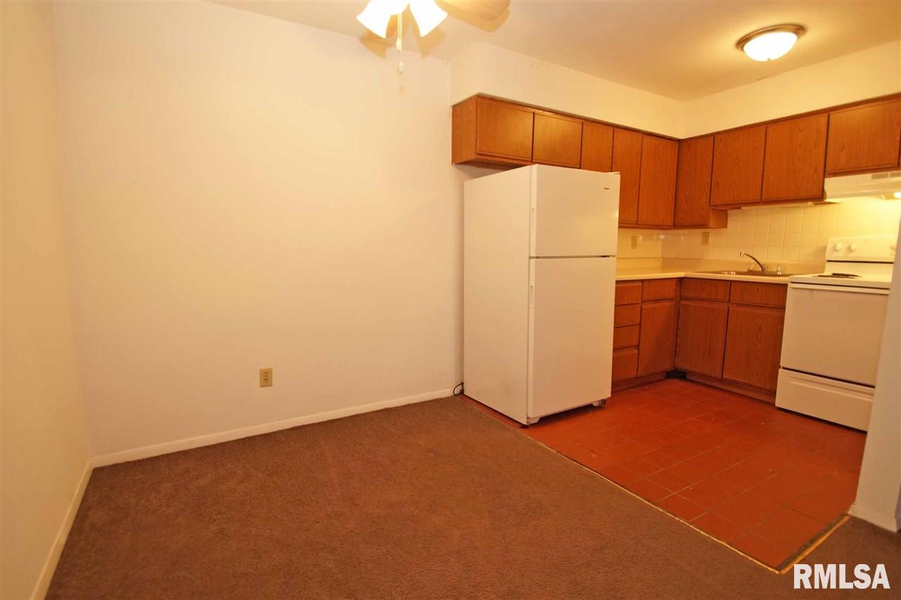 823 Kim Moor Road Peoria, IL 61607 - Photo 6 of 10 Gallery Image 6