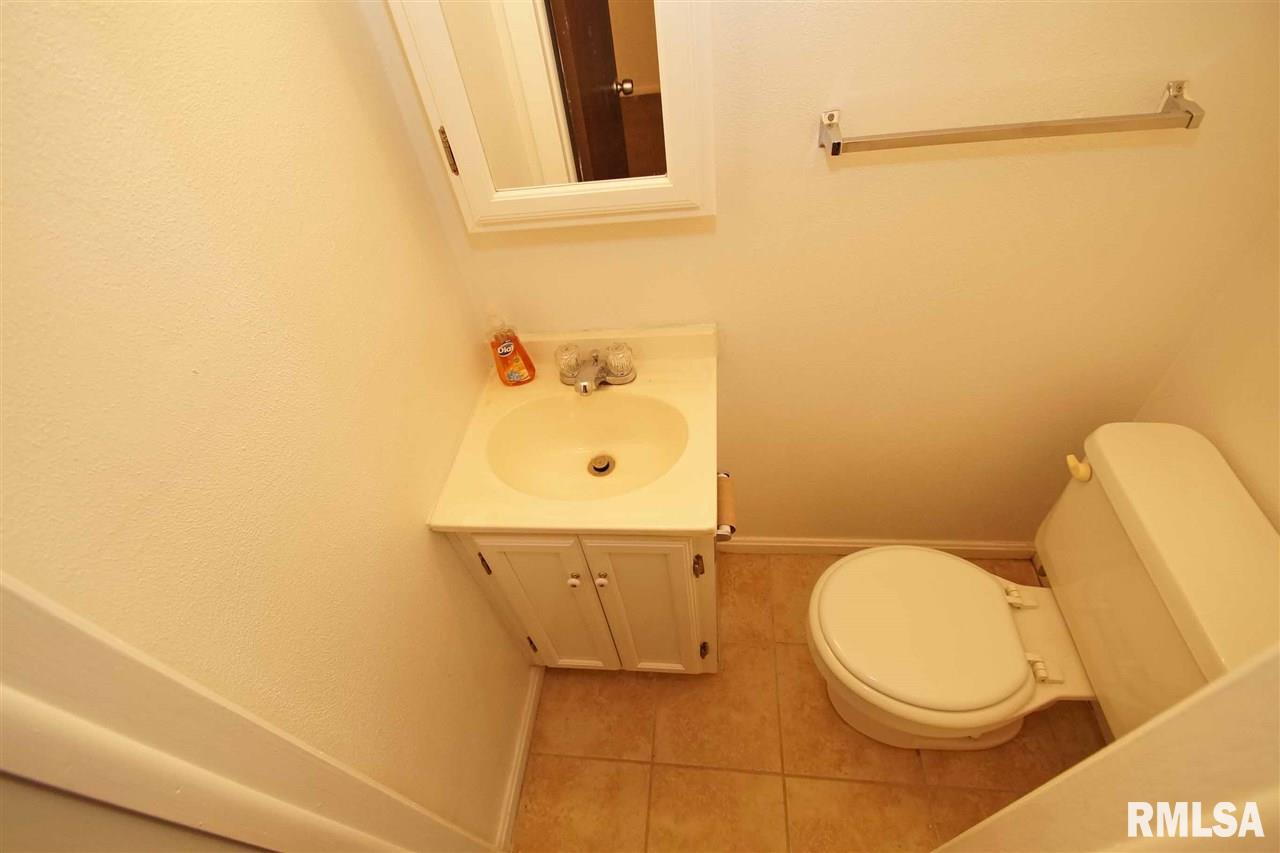 823 Kim Moor Road Peoria, IL 61607 - Photo 7 of 10 Gallery Image 7