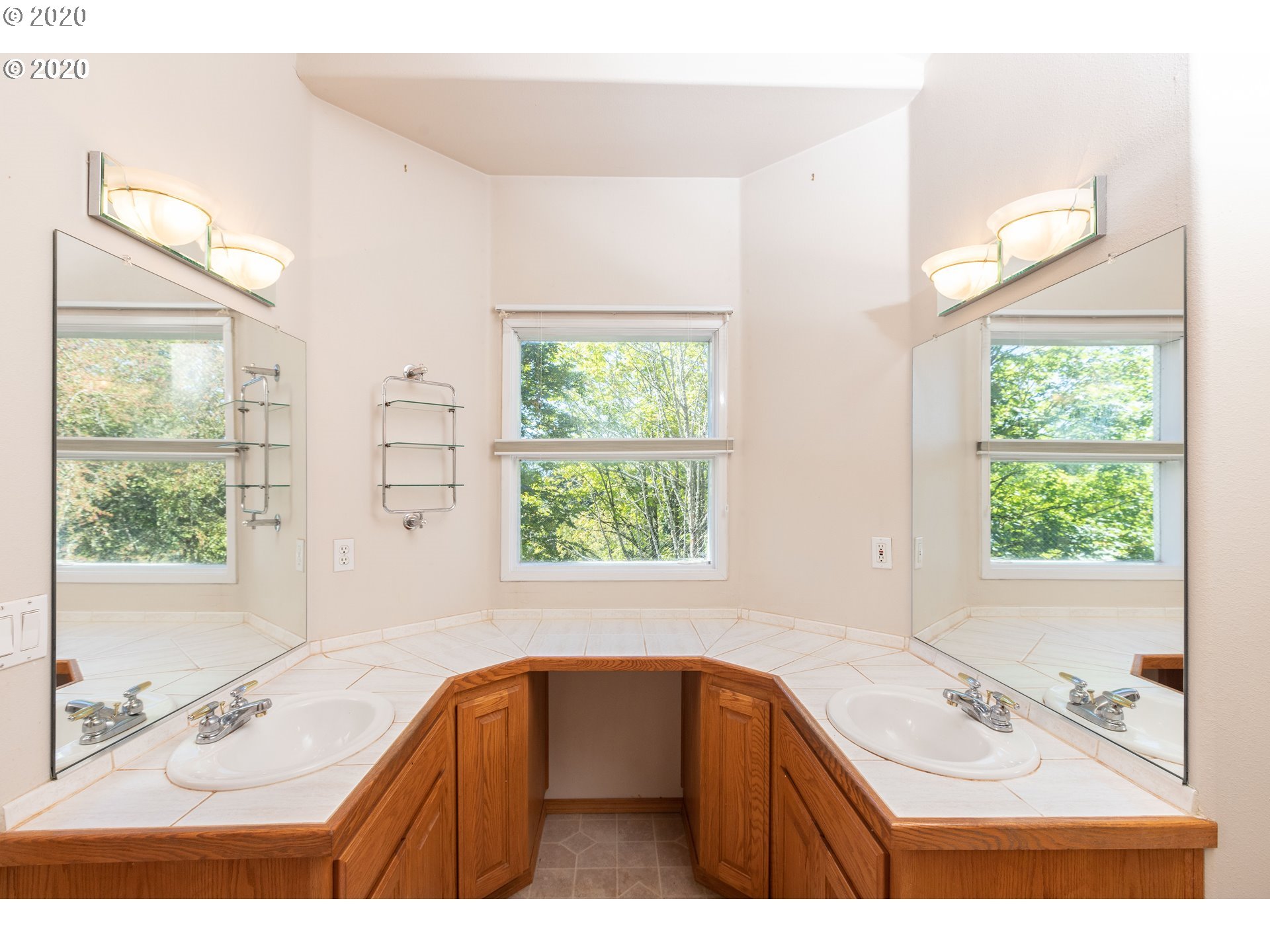 2619 Northeast Rocky Butte Road Portland, OR 97220 - Photo 22 of 31 Gallery Image 22