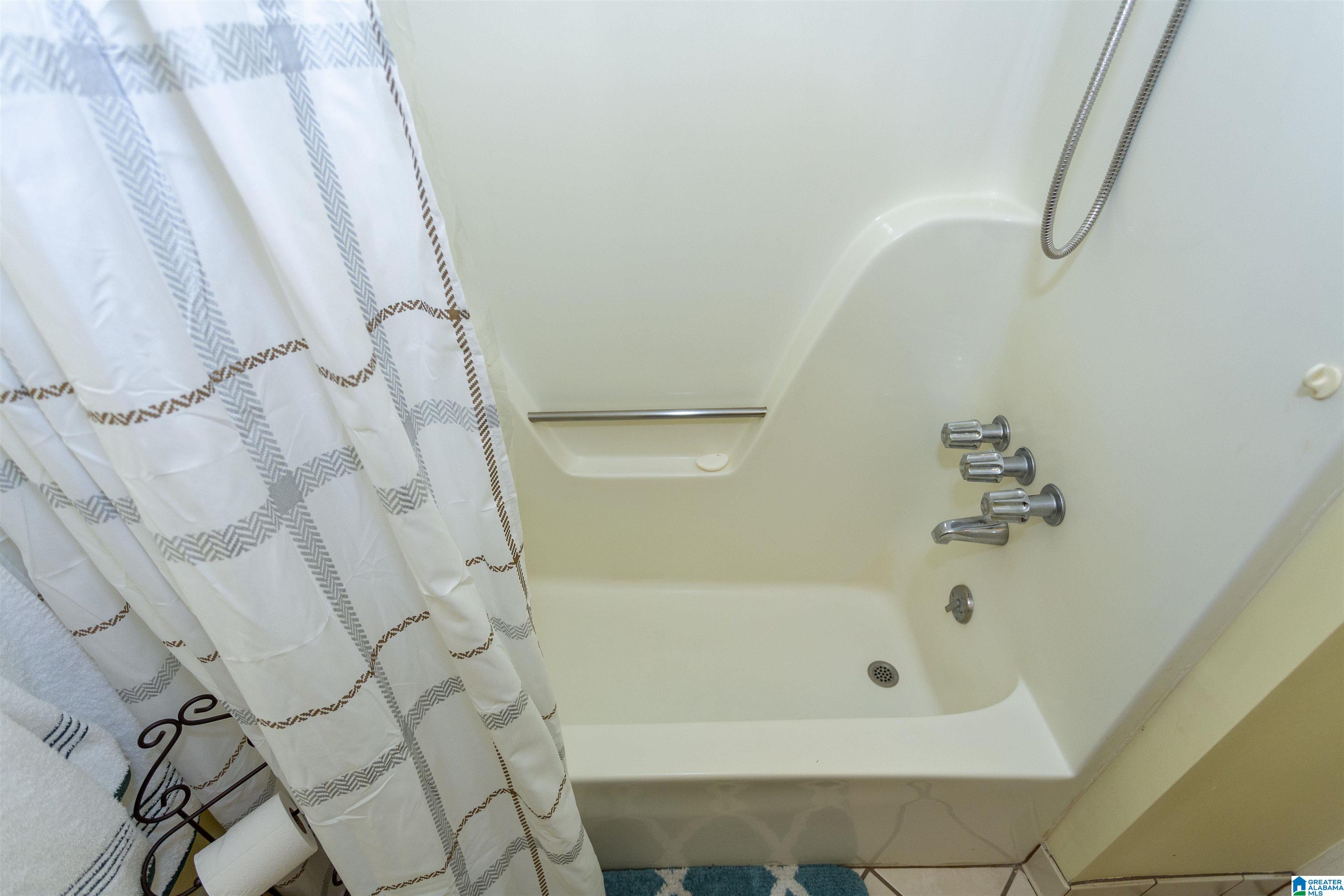 609 Live Oak Circle Fairfield, AL 35064 - Photo 16 of 28