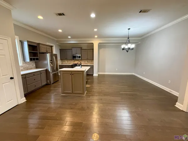 $2,800 | 10408 Springtree Avenue, Baton Rouge, LA 70810