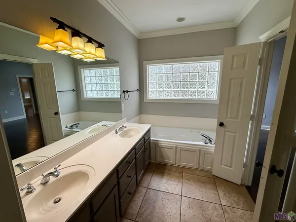 $2,800 | 10408 Springtree Avenue, Baton Rouge, LA 70810