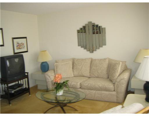2093 Wolverton East, Unit 2093 Boca Raton, FL 33434 - Photo 4 of 11 Living Room