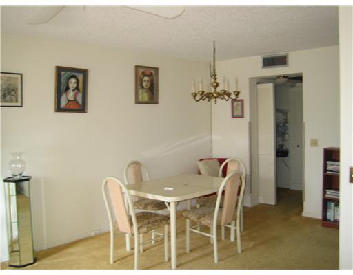 2093 Wolverton East, Unit 2093 Boca Raton, FL 33434 - Photo 5 of 11 Dining Area