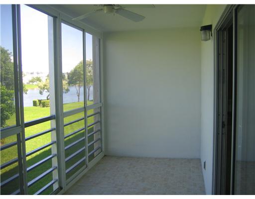 2093 Wolverton East, Unit 2093 Boca Raton, FL 33434 - Photo 9 of 11 Patio