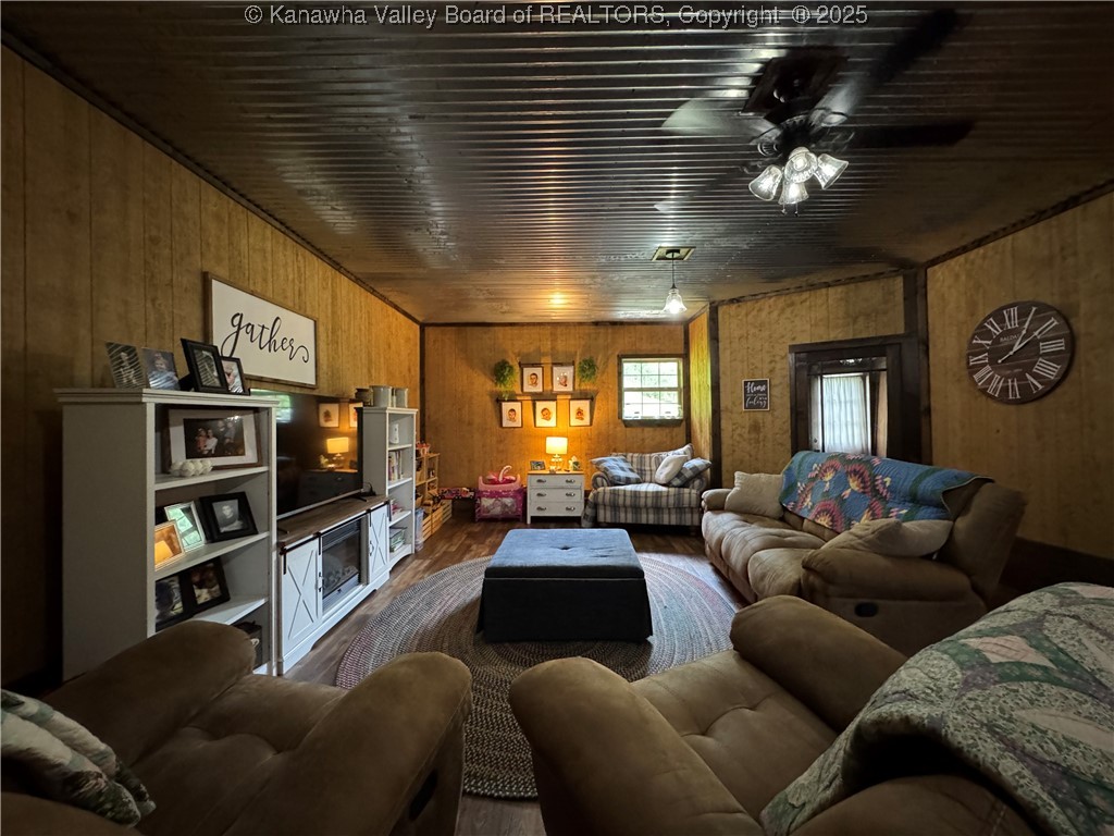 3902 Poca River Road South Poca, WV 25159 - Photo 15 of 49 Family Room