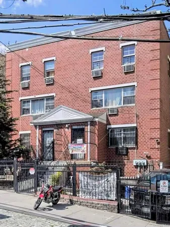 $1,150,000 | 1321 Lafayette Avenue | Hunts Point