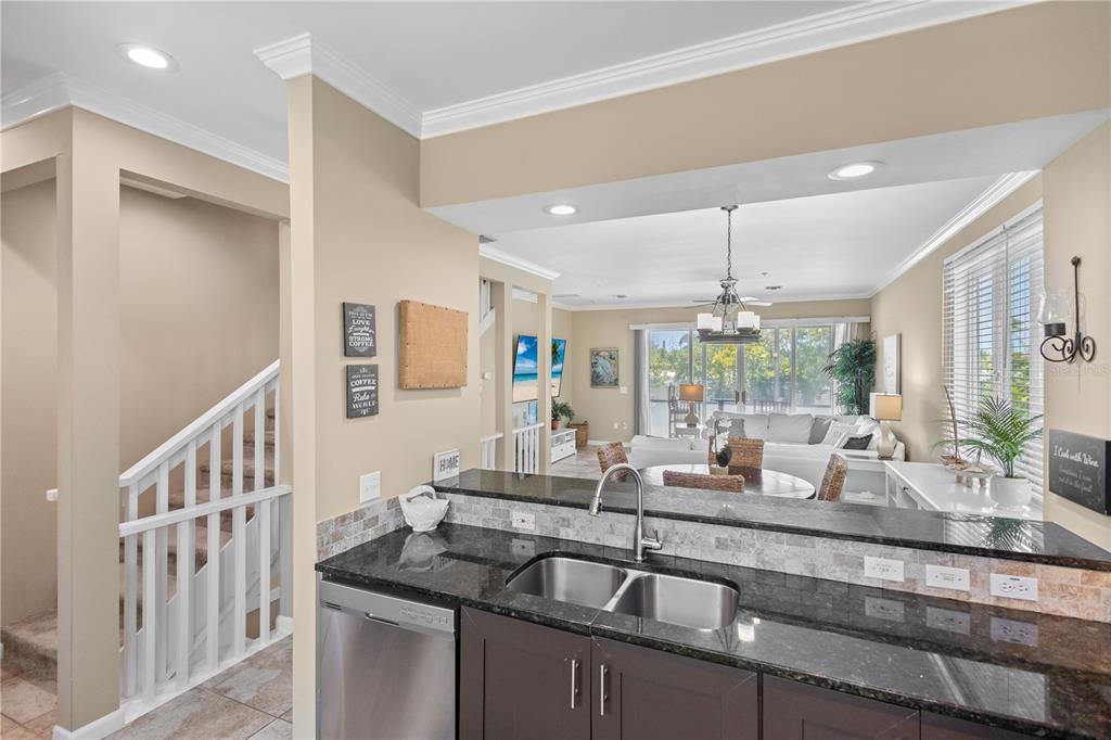 528 Forest Way Longboat Key, FL 34228 - Photo 16 of 40