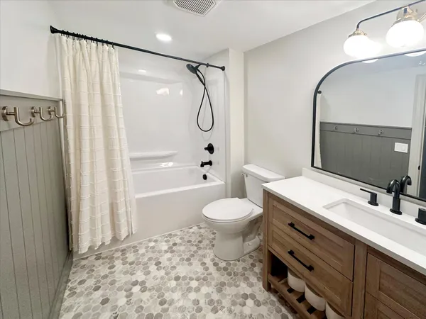 $649,900 | 70070 2nd Avenue, South Haven, MI 49090